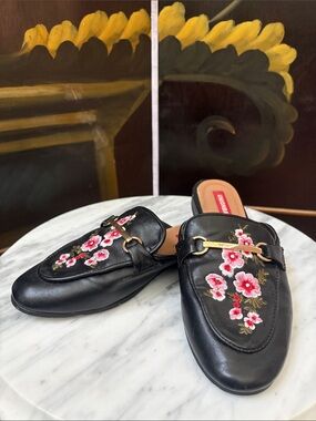 UNIONBAY Black Floral Embroidered Slip-On Mules